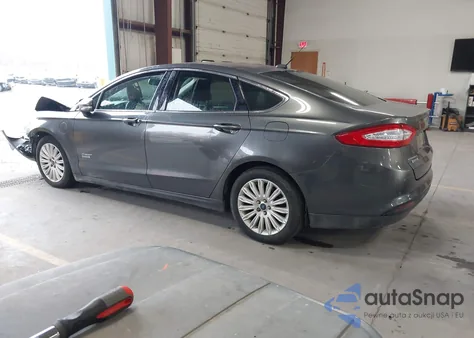 2016 Ford Fusion Energi Se Luxury z USA, uszkodzony, nr VIN 3FA6P0PU7GR190815